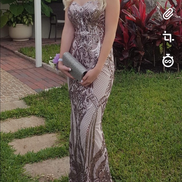 Prom dress - Picture 2 of 2